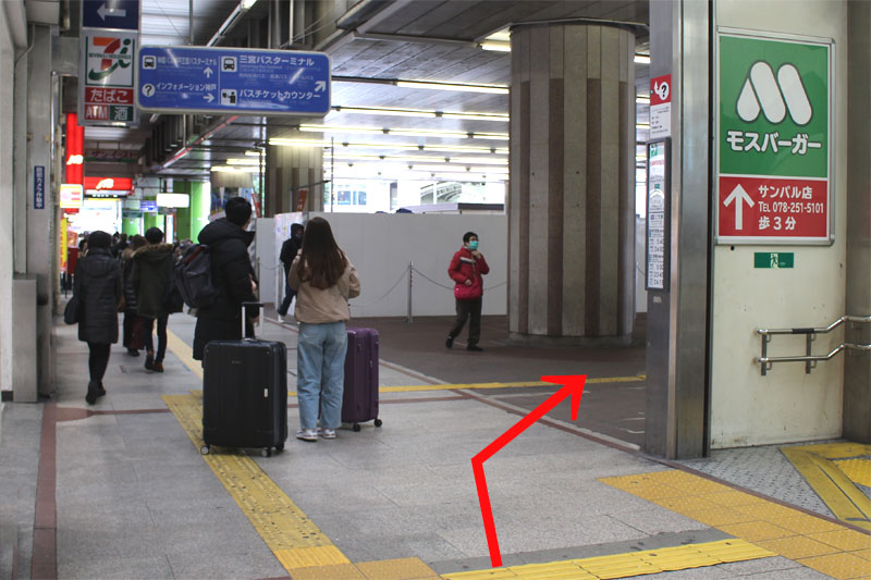 アクセス紹介 セブンイレブンが見えるまでまっすぐ進み、右に曲がる写真